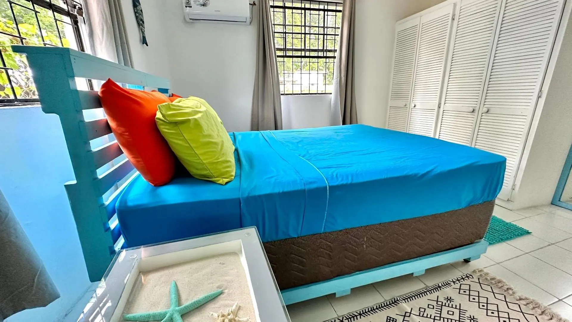 Ultimate Xscape Apartment Christ Church 0*,